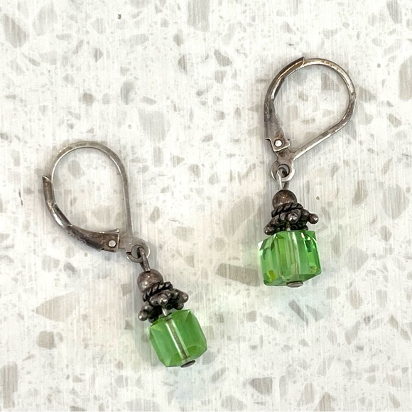 Peridot Swarovski Crystal Cube 925 Sterling Silver Earrings August Birthday - Picture 1 of 6